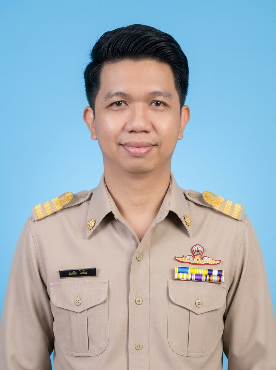 นายมนชัย ใจชื่น