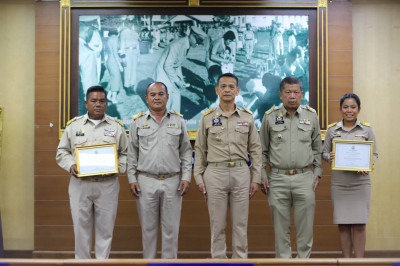 จังหวัดระนองมอบประกาศเกียรติคุณแก่ผู้ทำคุณประโยชน์และสนับสนุนการดำเนินงาน โครงการจัดที่ดินทำกินให้ชุมชน ประจำปีงบประมาณ พ.ศ.2566 ... พารามิเตอร์รูปภาพ 1