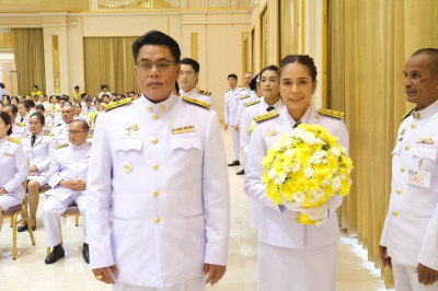 ร่วมพิธีเนื่องในวันคล้ายวันพระบรมราชสมภพพระบาทสมเด็จพระบรมชนกาธิเบศร มหาภูมิพลอดุลยเดชมหาราช บรมนาถบพิตร วันชาติ และวันพ่อแห่งชาติ ... พารามิเตอร์รูปภาพ 1