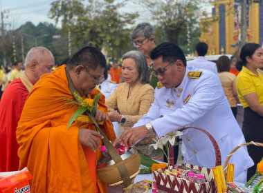 ร่วมพิธีเนื่องในวันคล้ายวันพระบรมราชสมภพพระบาทสมเด็จพระบรมชนกาธิเบศร มหาภูมิพลอดุลยเดชมหาราช บรมนาถบพิตร วันชาติ และวันพ่อแห่งชาติ ... พารามิเตอร์รูปภาพ 1