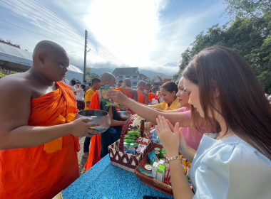 ร่วมพิธีเปิดและร่วมกิจกรรมงานประเพณีตักบาตรเทโว พารามิเตอร์รูปภาพ 9