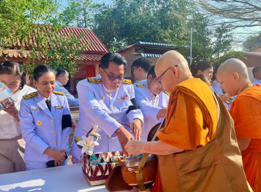 เข้าร่วมพิธีเจริญพระพุทธมนต์และทำบุญตักบาตร ... พารามิเตอร์รูปภาพ 1