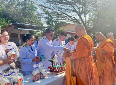 เข้าร่วมพิธีเจริญพระพุทธมนต์และทำบุญตักบาตร ... พารามิเตอร์รูปภาพ 2