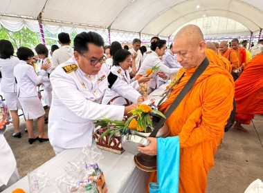 ร่วมพิธีเจริญพระพุทธมนต์และทำบุญตักบาตรถวายพระราชกุศล ... พารามิเตอร์รูปภาพ 2