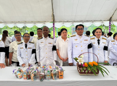 ร่วมพิธีเจริญพระพุทธมนต์และทำบุญตักบาตรถวายพระราชกุศล ... พารามิเตอร์รูปภาพ 5