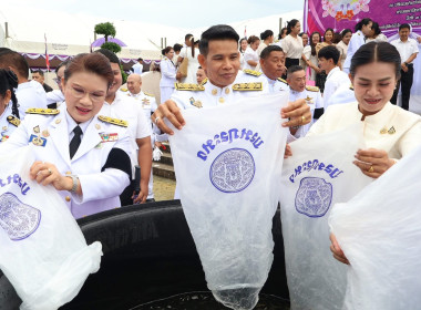 ร่วมพิธีเจริญพระพุทธมนต์และทำบุญตักบาตรถวายพระราชกุศล ... พารามิเตอร์รูปภาพ 7