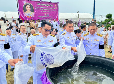 ร่วมพิธีเจริญพระพุทธมนต์และทำบุญตักบาตรถวายพระราชกุศล ... พารามิเตอร์รูปภาพ 8