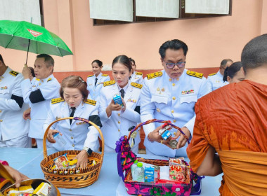 ร่วมพิธีบำเพ็ญกุศลและทำบุญตักบาตร ในวาระครบ 15 วัน ... พารามิเตอร์รูปภาพ 8