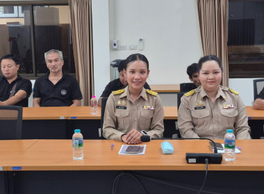กิจกรรมเคารพธงชาติและร้องเพลงชาติไทย และประชุมข้าราชการ ... พารามิเตอร์รูปภาพ 20